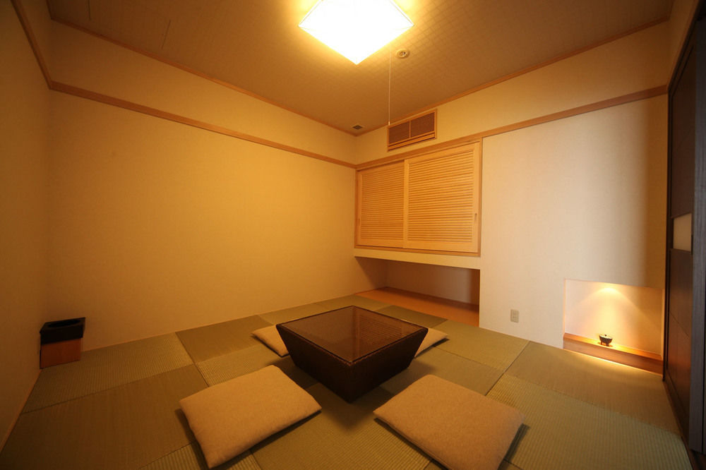 Amane Resort Seikai Beppu Exteriör bild A traditional Japanese room with a kotatsu
