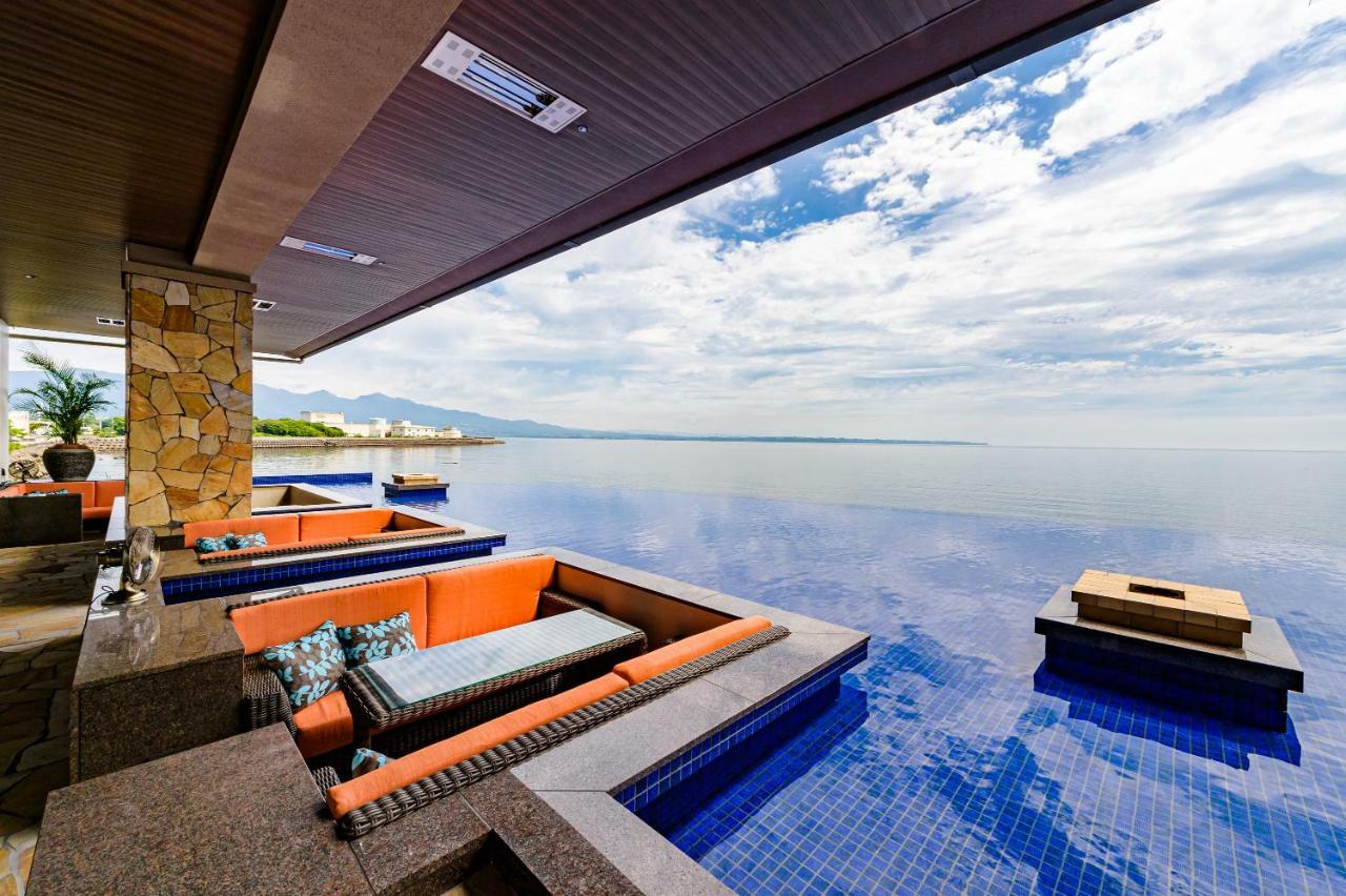 Amane Resort Seikai Beppu Exteriör bild Infinity pool at the hotel